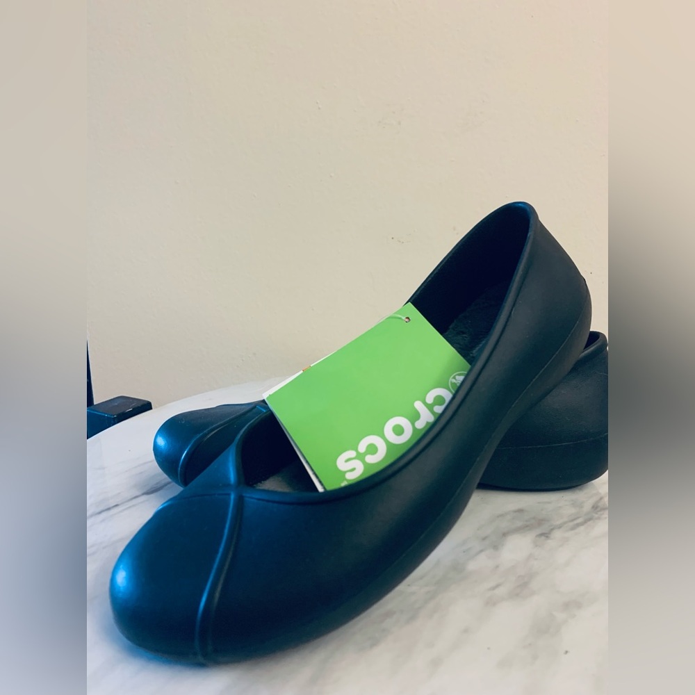 NWT Crocs Olivia II Lined Flat